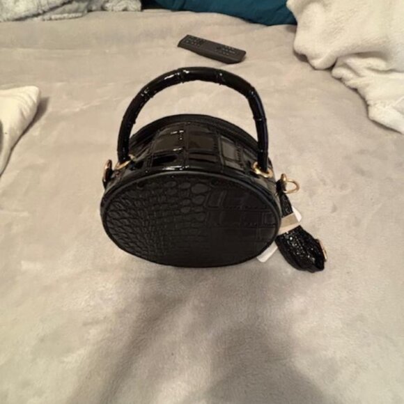 Bon Voyage Leather Reptile Small Round Cross body Bag Black NWT - Picture 5 of 8